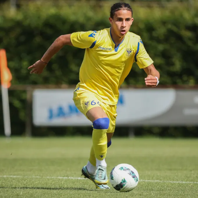 Adam Nhaili